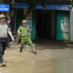 THỦ TƯỚNG LỘI BÙN KIẾM LIKE RỒI VỀ CẤM XE XĂNG!