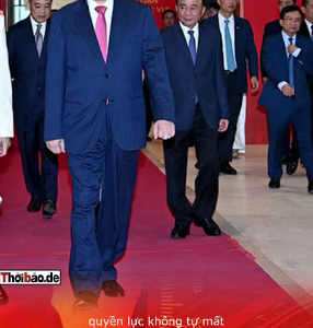 CUỘC CHUYỂN GIAO ÂM THẦM – BỘ BA “VỀ VƯỜN”